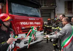 L'inaugurazione della nuova autobotte dei Vigili del fuoco volontari